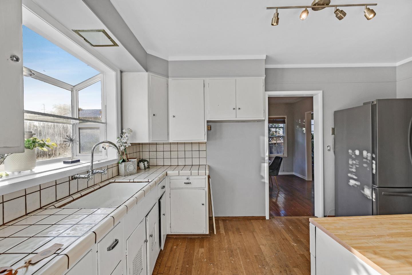 Detail Gallery Image 15 of 31 For 162 Covington St, Oakland,  CA 94605 - 2 Beds | 1 Baths