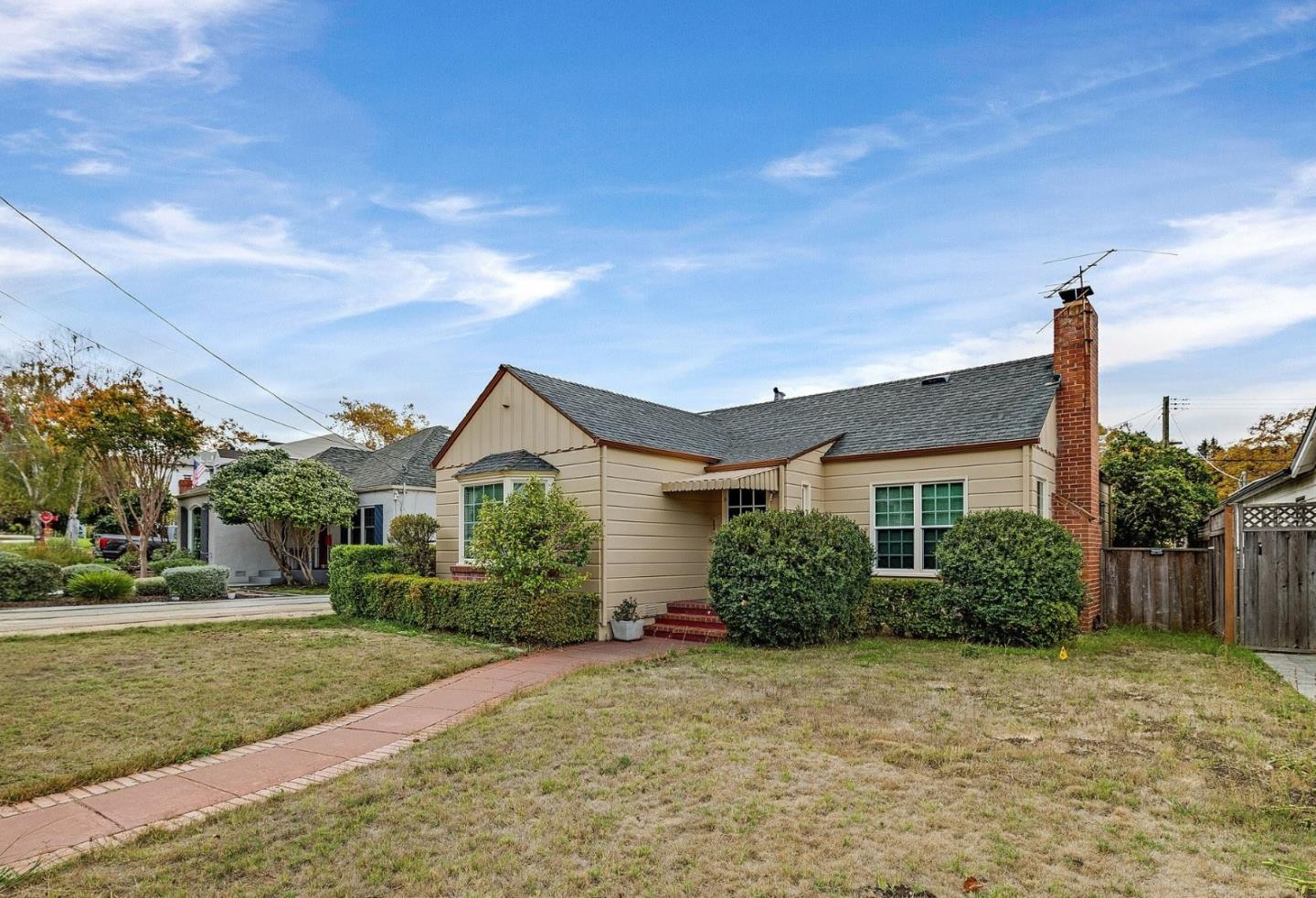 Detail Gallery Image 2 of 31 For 162 Covington St, Oakland,  CA 94605 - 2 Beds | 1 Baths