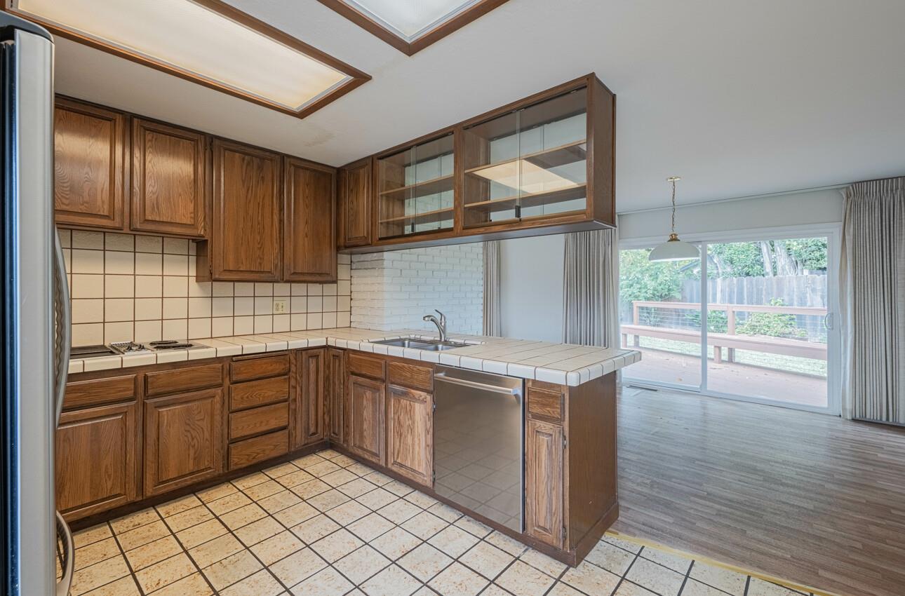 Detail Gallery Image 16 of 34 For 786 Bellarmine Dr, Salinas,  CA 93901 - 4 Beds | 2 Baths