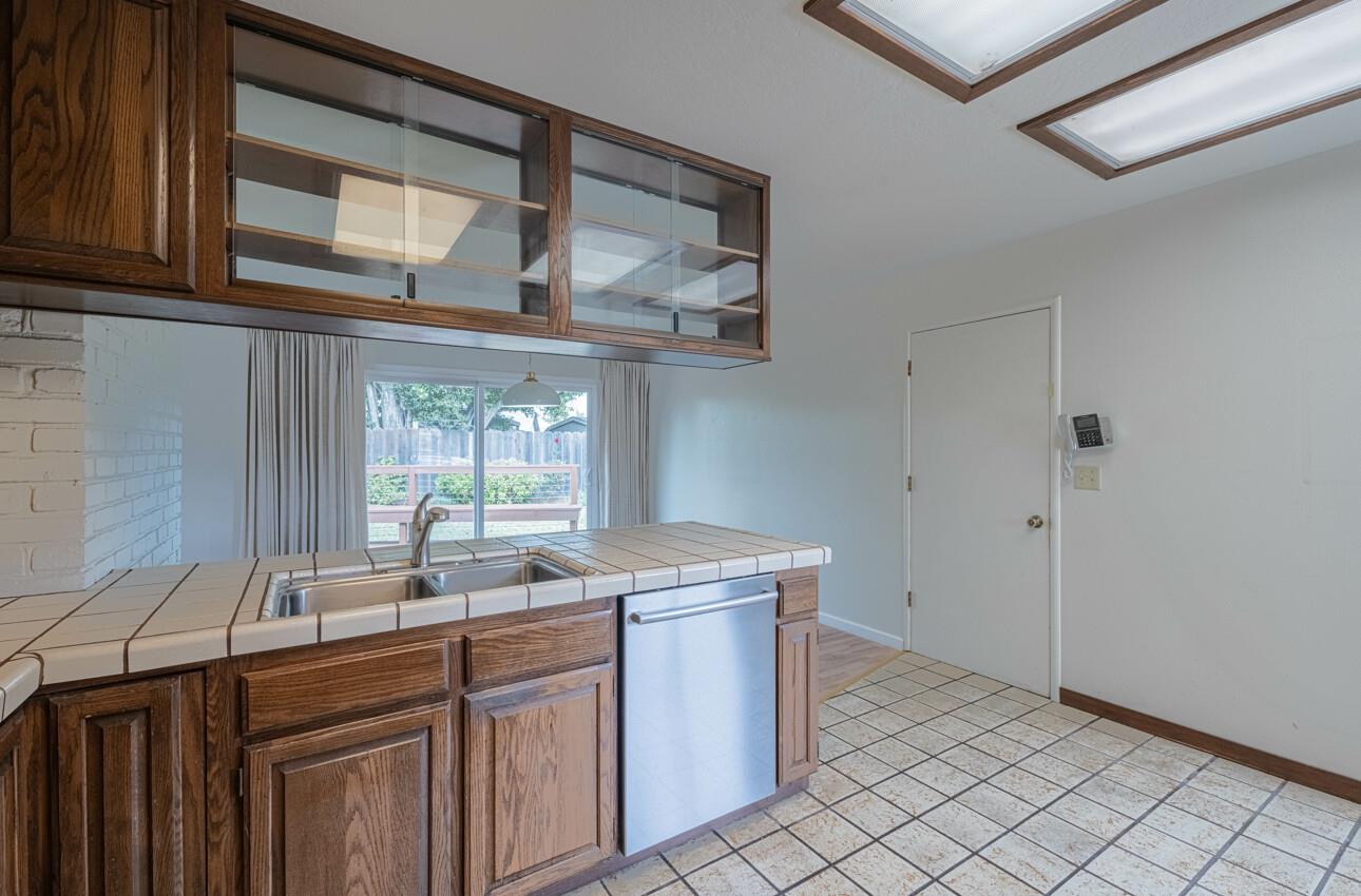Detail Gallery Image 17 of 34 For 786 Bellarmine Dr, Salinas,  CA 93901 - 4 Beds | 2 Baths