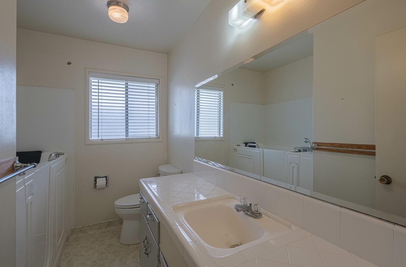 Detail Gallery Image 30 of 34 For 786 Bellarmine Dr, Salinas,  CA 93901 - 4 Beds | 2 Baths