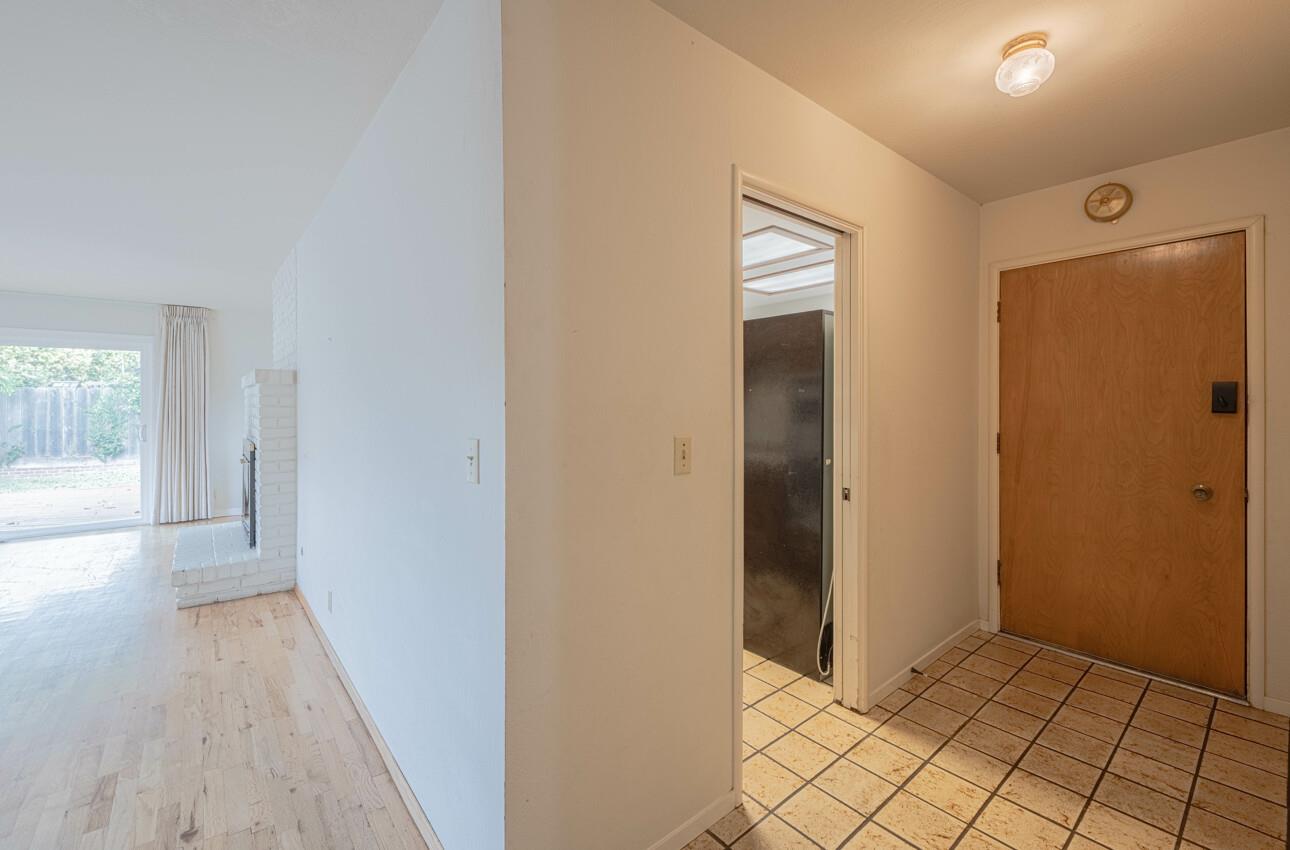 Detail Gallery Image 5 of 34 For 786 Bellarmine Dr, Salinas,  CA 93901 - 4 Beds | 2 Baths