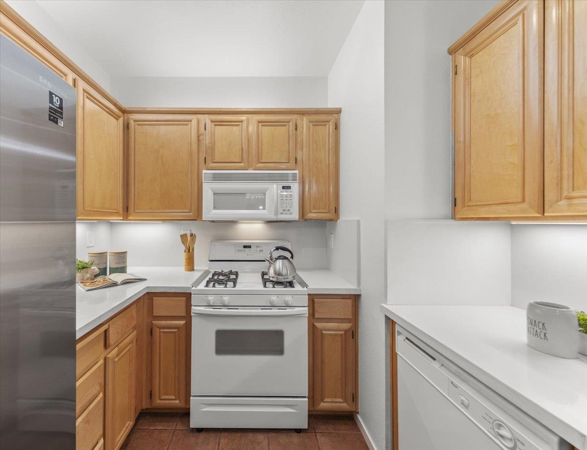 Detail Gallery Image 6 of 34 For 1083 Esparanza Way, San Jose,  CA 95138 - 1 Beds | 1/1 Baths