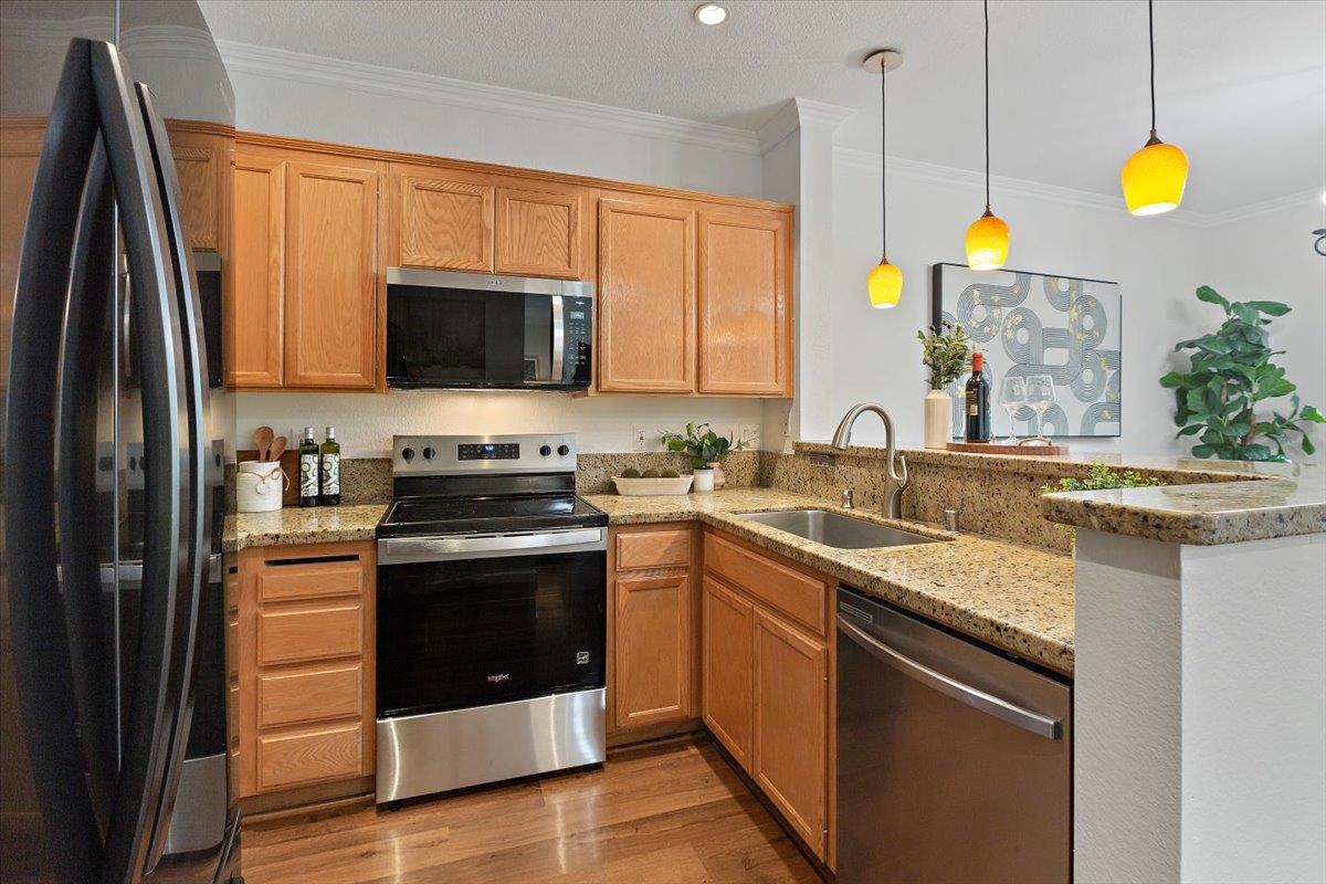 Detail Gallery Image 12 of 35 For 250 Santa Fe Ter #128,  Sunnyvale,  CA 94085 - 3 Beds | 2 Baths