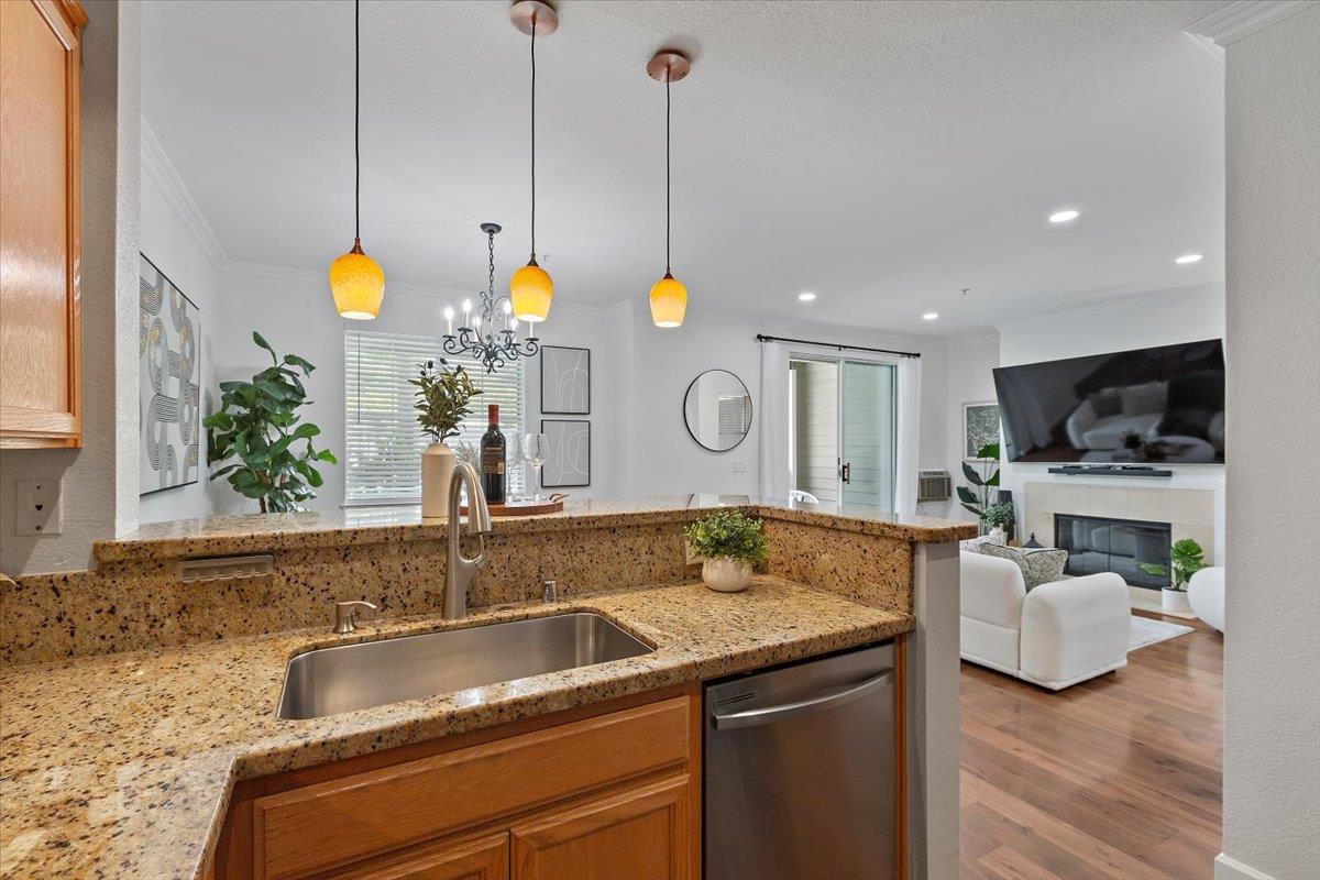 Detail Gallery Image 8 of 35 For 250 Santa Fe Ter #128,  Sunnyvale,  CA 94085 - 3 Beds | 2 Baths