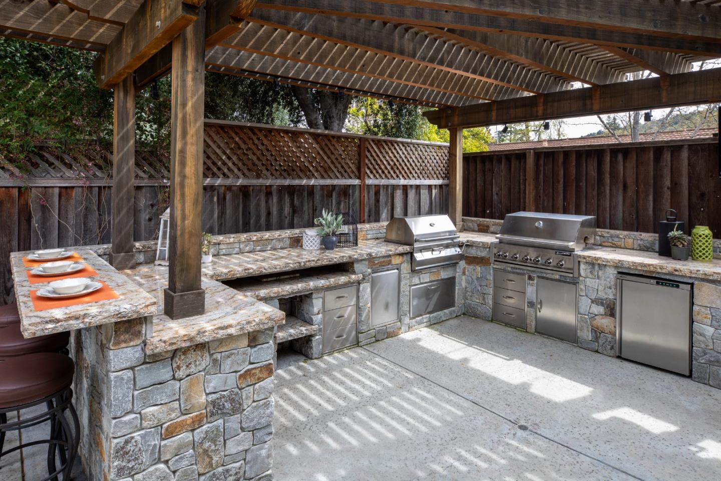 Detail Gallery Image 19 of 37 For 206 Thomas Dr, Los Gatos,  CA 95032 - 3 Beds | 2 Baths
