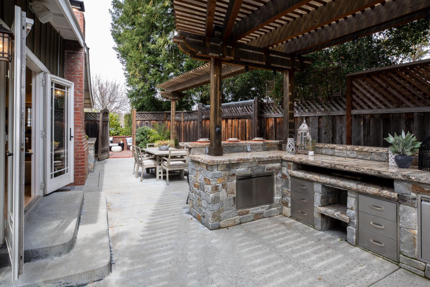 Detail Gallery Image 21 of 37 For 206 Thomas Dr, Los Gatos,  CA 95032 - 3 Beds | 2 Baths