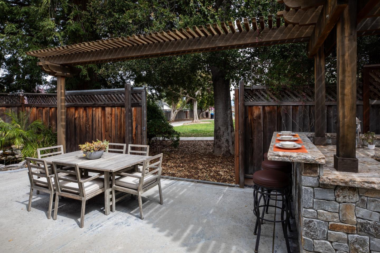 Detail Gallery Image 25 of 37 For 206 Thomas Dr, Los Gatos,  CA 95032 - 3 Beds | 2 Baths