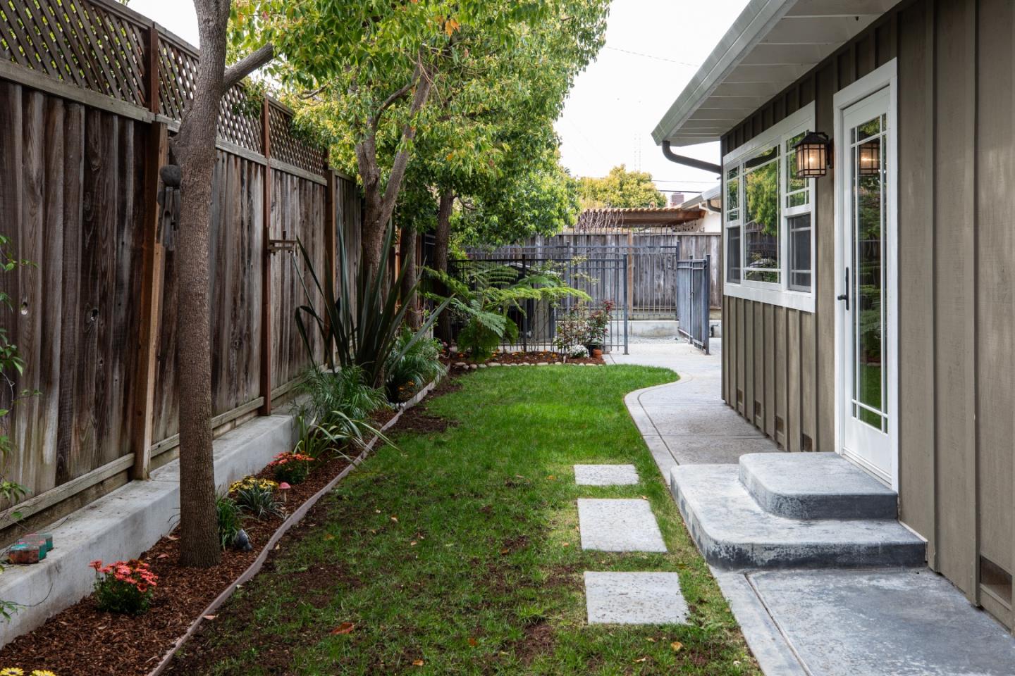 Detail Gallery Image 30 of 37 For 206 Thomas Dr, Los Gatos,  CA 95032 - 3 Beds | 2 Baths