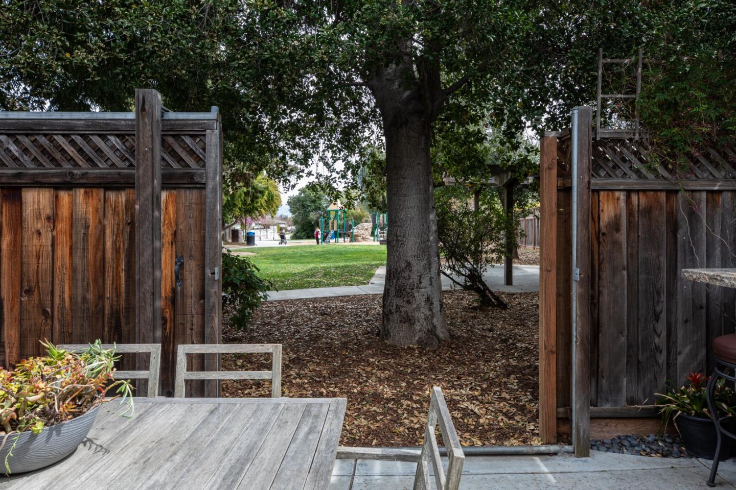 Detail Gallery Image 33 of 37 For 206 Thomas Dr, Los Gatos,  CA 95032 - 3 Beds | 2 Baths