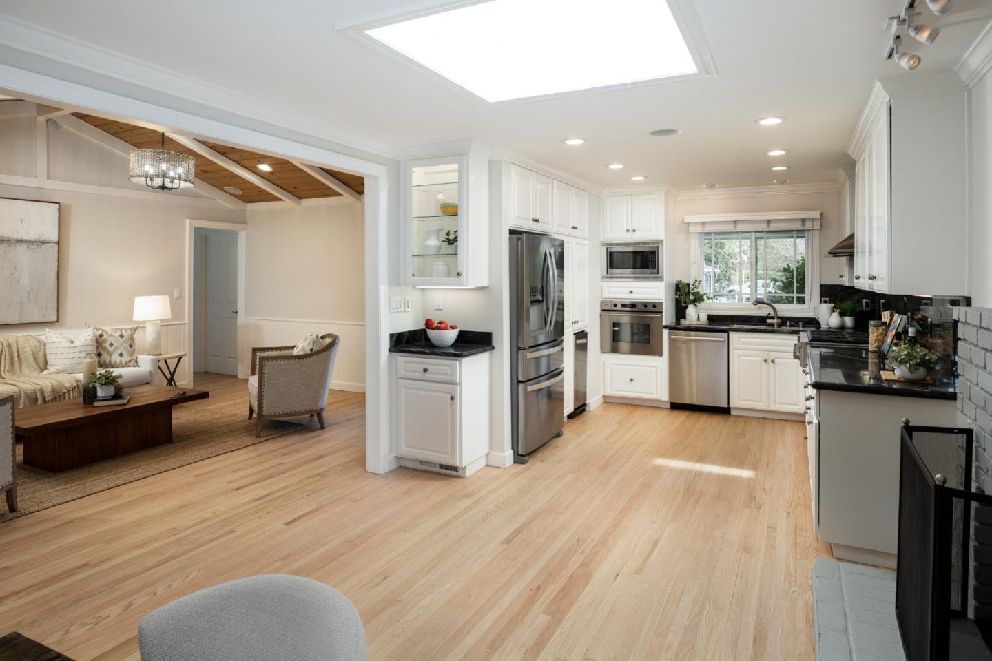 Detail Gallery Image 6 of 37 For 206 Thomas Dr, Los Gatos,  CA 95032 - 3 Beds | 2 Baths