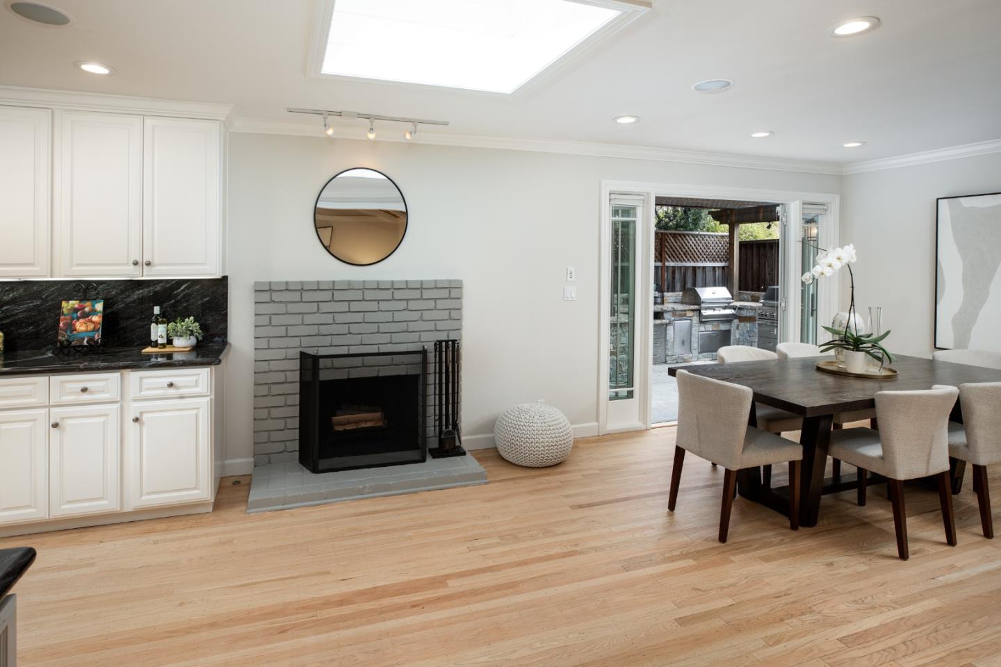 Detail Gallery Image 7 of 37 For 206 Thomas Dr, Los Gatos,  CA 95032 - 3 Beds | 2 Baths