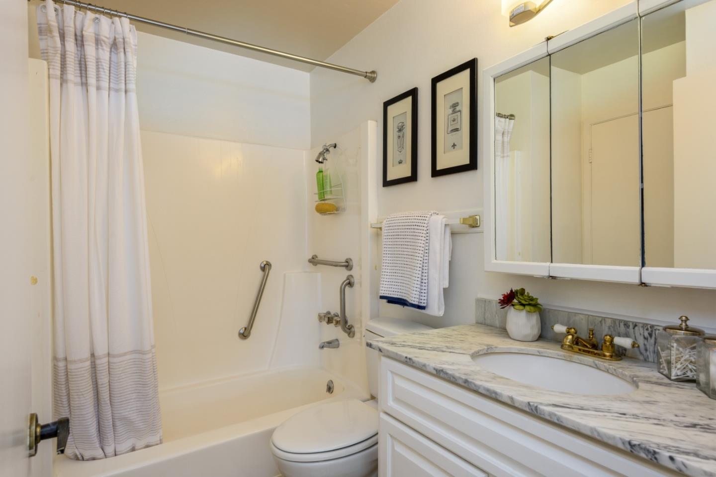 Detail Gallery Image 13 of 25 For 1029 Suzanne Ct, Half Moon Bay,  CA 94019 - 3 Beds | 1/1 Baths