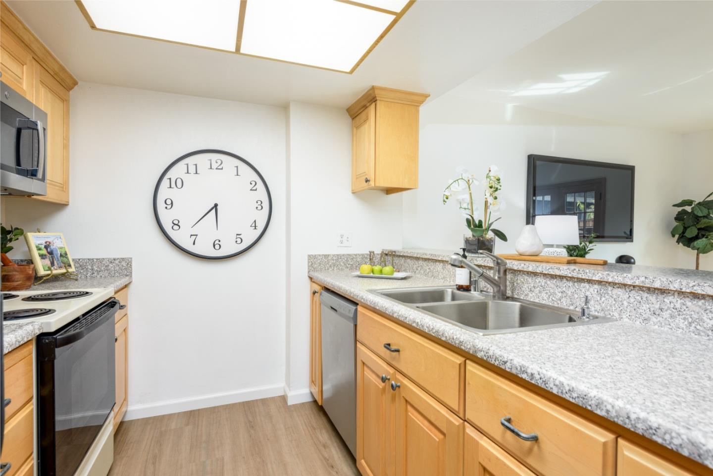 Detail Gallery Image 5 of 25 For 1029 Suzanne Ct, Half Moon Bay,  CA 94019 - 3 Beds | 1/1 Baths