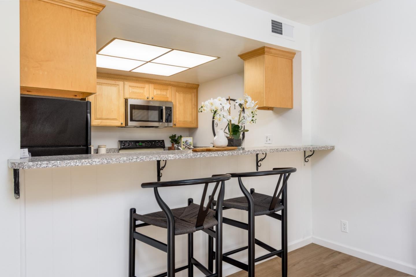 Detail Gallery Image 7 of 25 For 1029 Suzanne Ct, Half Moon Bay,  CA 94019 - 3 Beds | 1/1 Baths