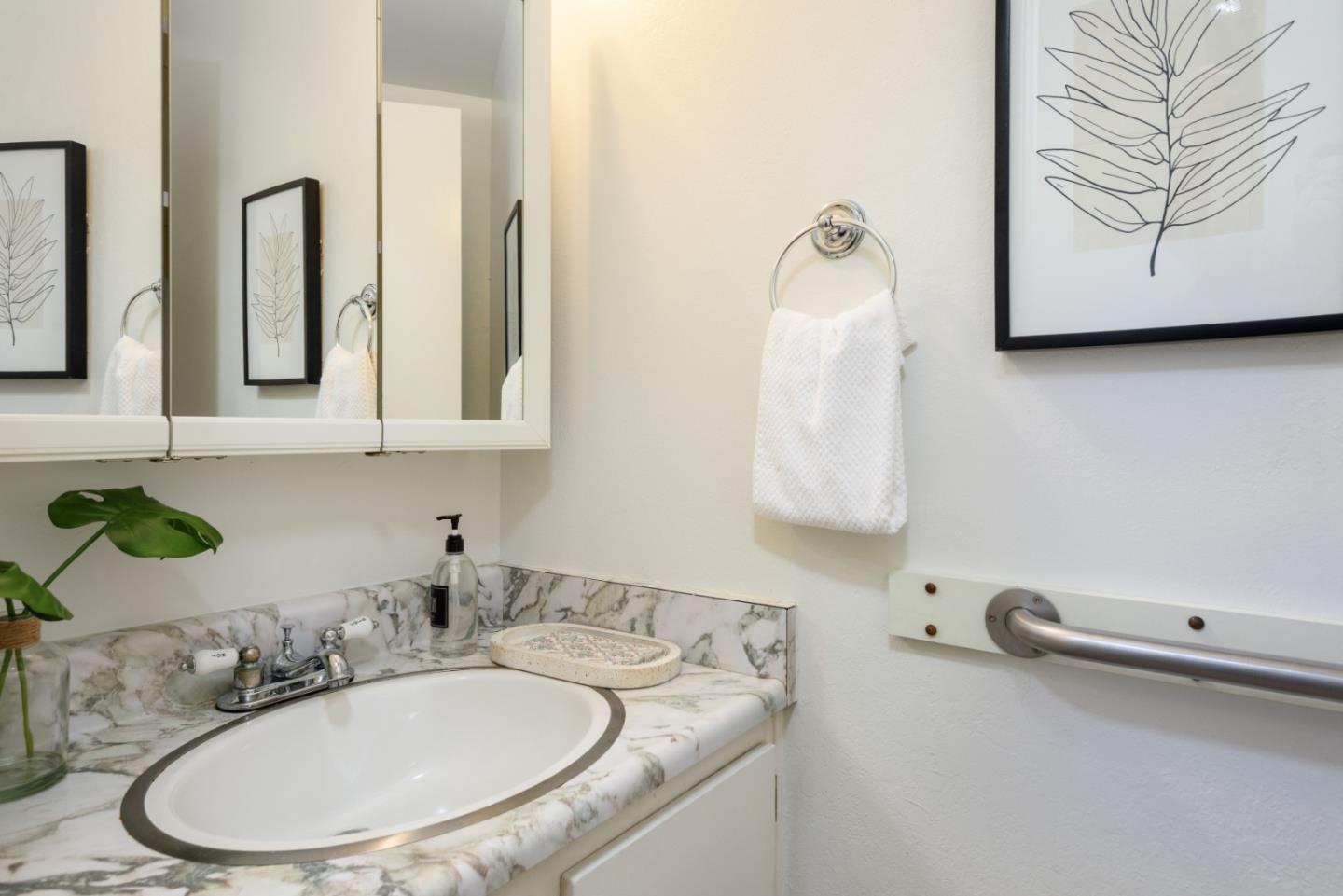 Detail Gallery Image 9 of 25 For 1029 Suzanne Ct, Half Moon Bay,  CA 94019 - 3 Beds | 1/1 Baths