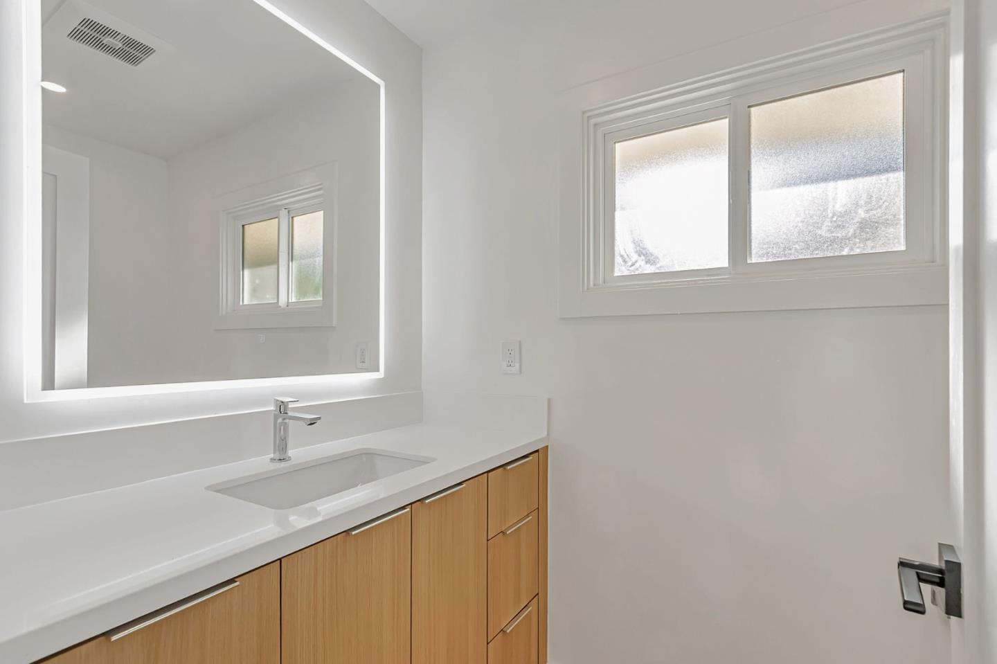 Detail Gallery Image 16 of 29 For 510 Woodside Dr, Woodside,  CA 94062 - 3 Beds | 3/1 Baths