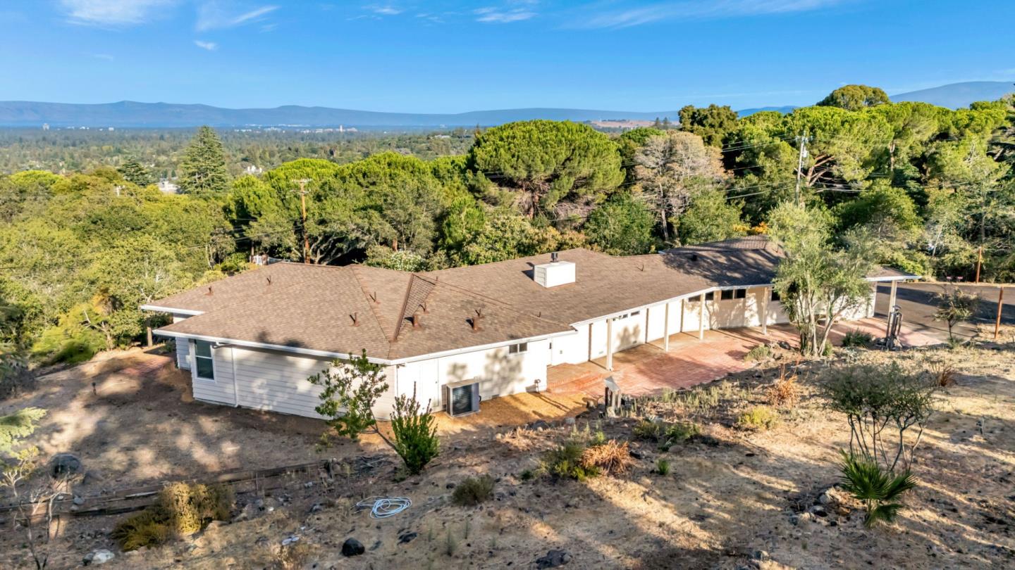 Detail Gallery Image 21 of 29 For 510 Woodside Dr, Woodside,  CA 94062 - 3 Beds | 3/1 Baths