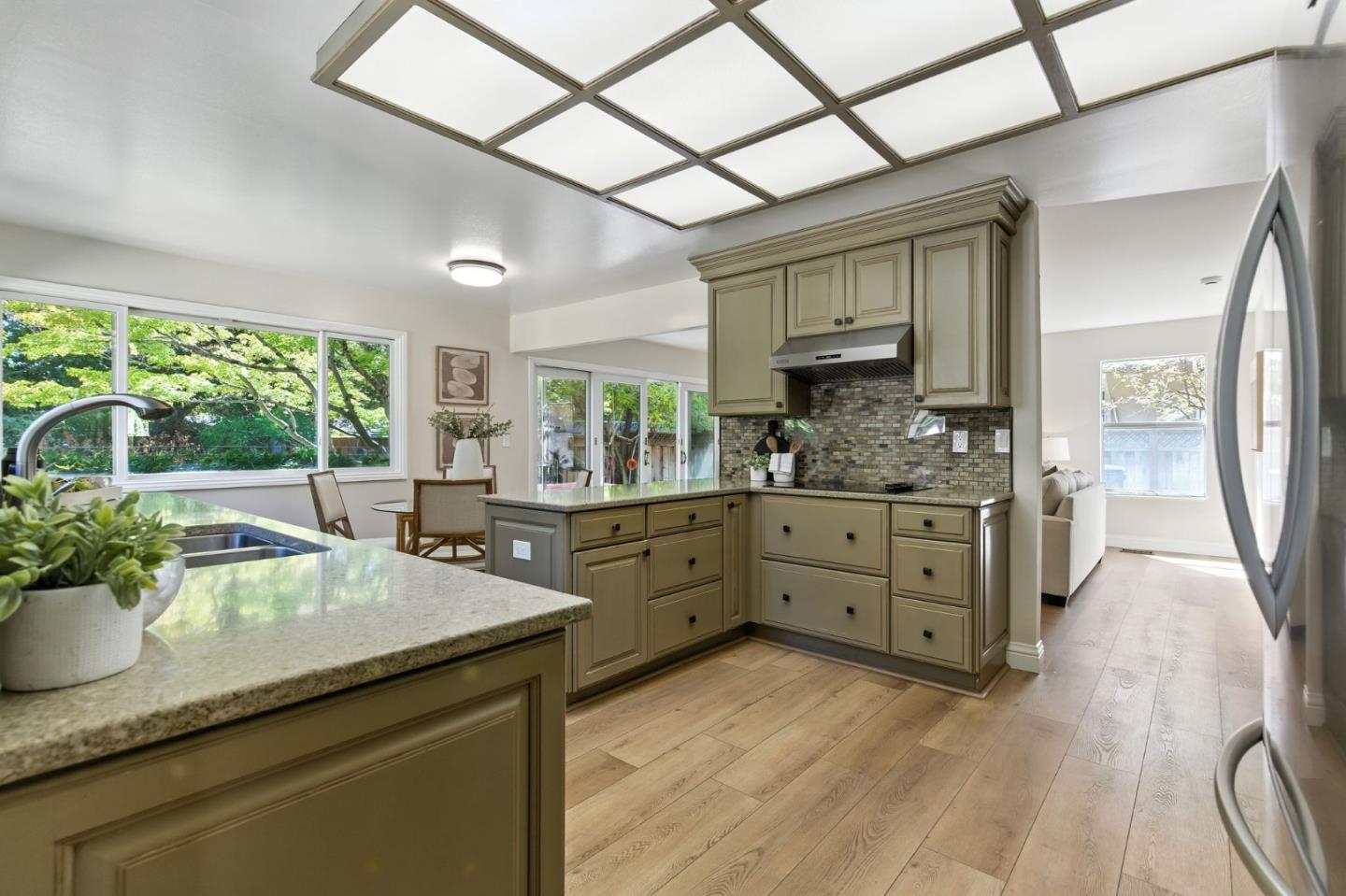 Detail Gallery Image 10 of 16 For 12416 Arroyo De Arguello, Saratoga,  CA 95070 - 5 Beds | 2/1 Baths