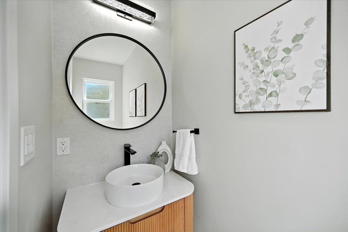 Detail Gallery Image 5 of 26 For 486 Southwood Ave, Sunnyvale,  CA 94086 - 3 Beds | 2/1 Baths