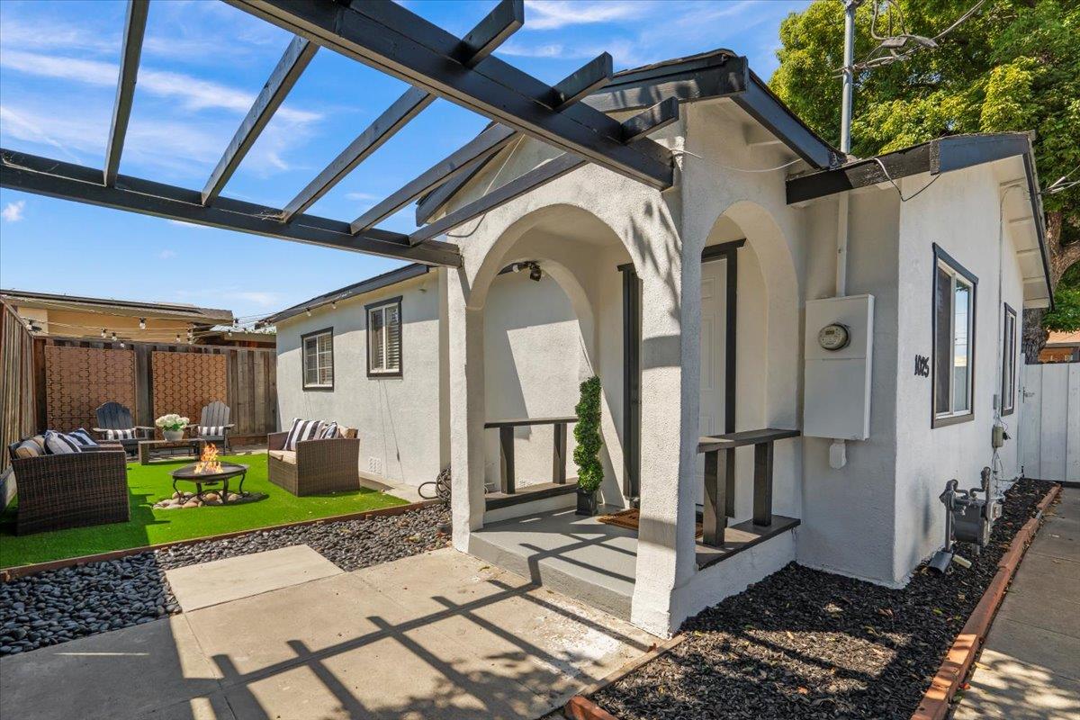 Detail Gallery Image 2 of 25 For 1025 N 12th St, San Jose,  CA 95112 - 4 Beds | 2 Baths