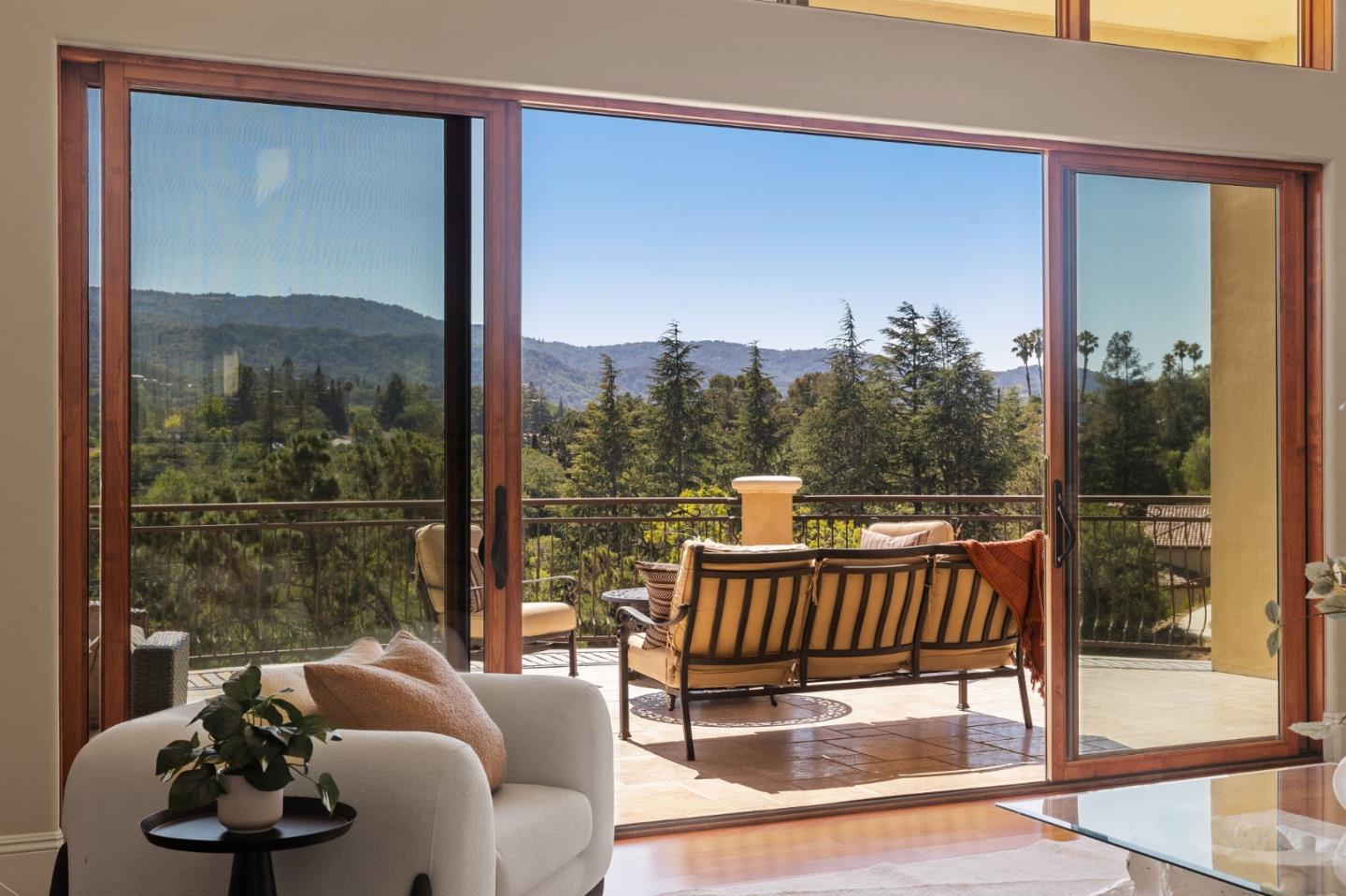 Detail Gallery Image 10 of 37 For 24570 Ruth Lee Ct, Los Altos,  CA 94024 - 5 Beds | 4/2 Baths