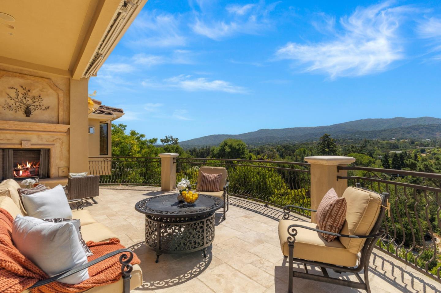 Detail Gallery Image 11 of 37 For 24570 Ruth Lee Ct, Los Altos,  CA 94024 - 5 Beds | 4/2 Baths