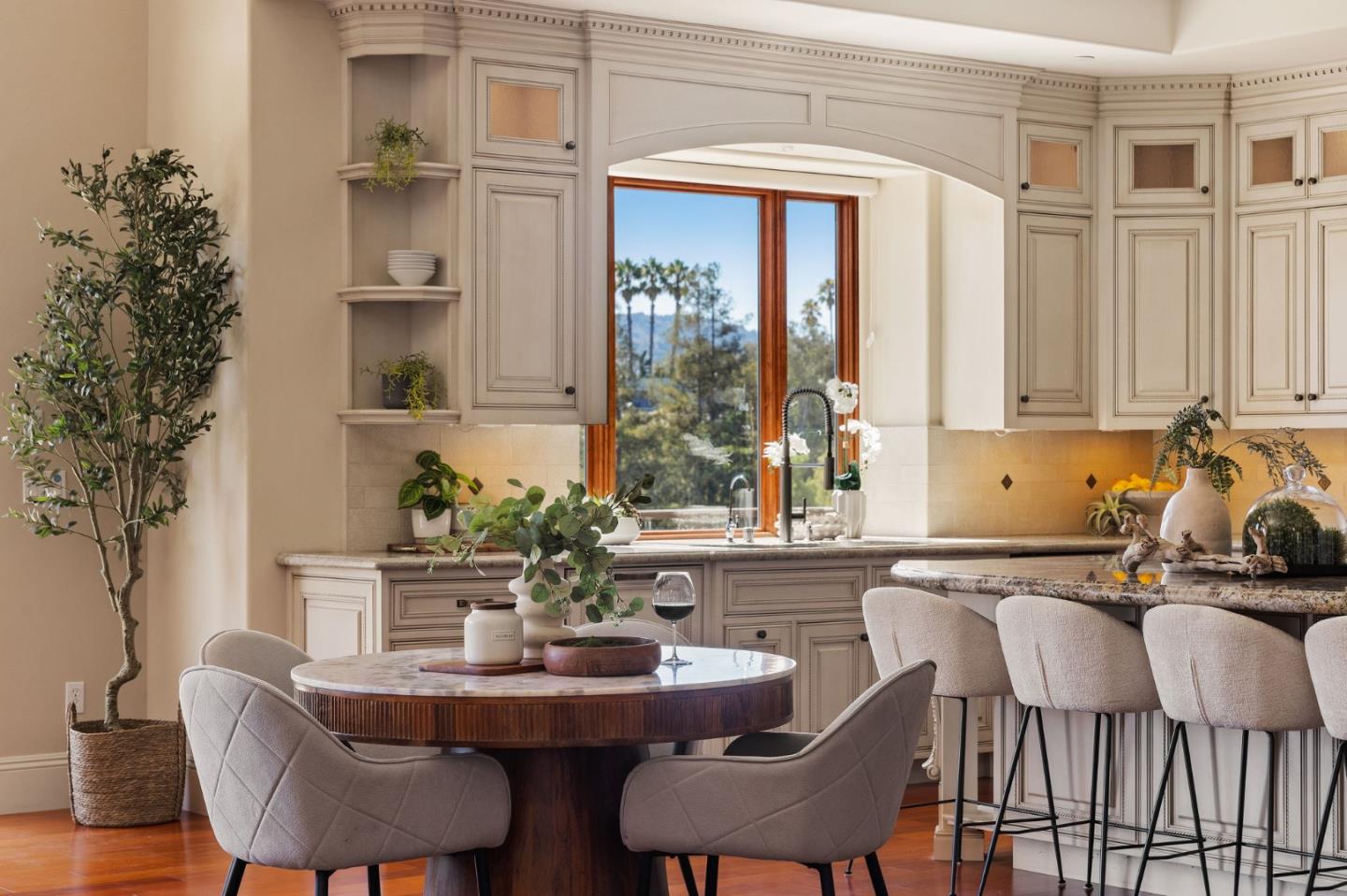 Detail Gallery Image 12 of 37 For 24570 Ruth Lee Ct, Los Altos,  CA 94024 - 5 Beds | 4/2 Baths
