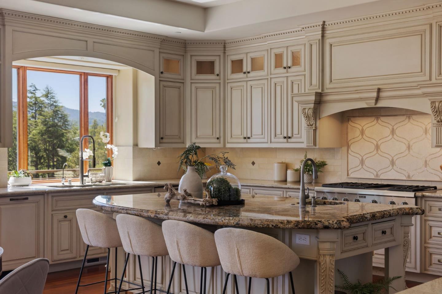 Detail Gallery Image 13 of 37 For 24570 Ruth Lee Ct, Los Altos,  CA 94024 - 5 Beds | 4/2 Baths