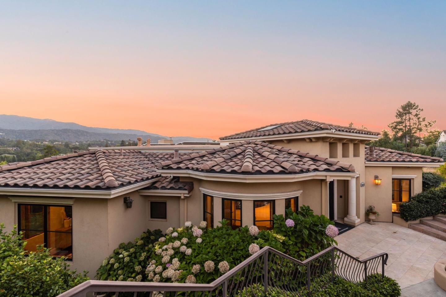 Detail Gallery Image 2 of 37 For 24570 Ruth Lee Ct, Los Altos,  CA 94024 - 5 Beds | 4/2 Baths