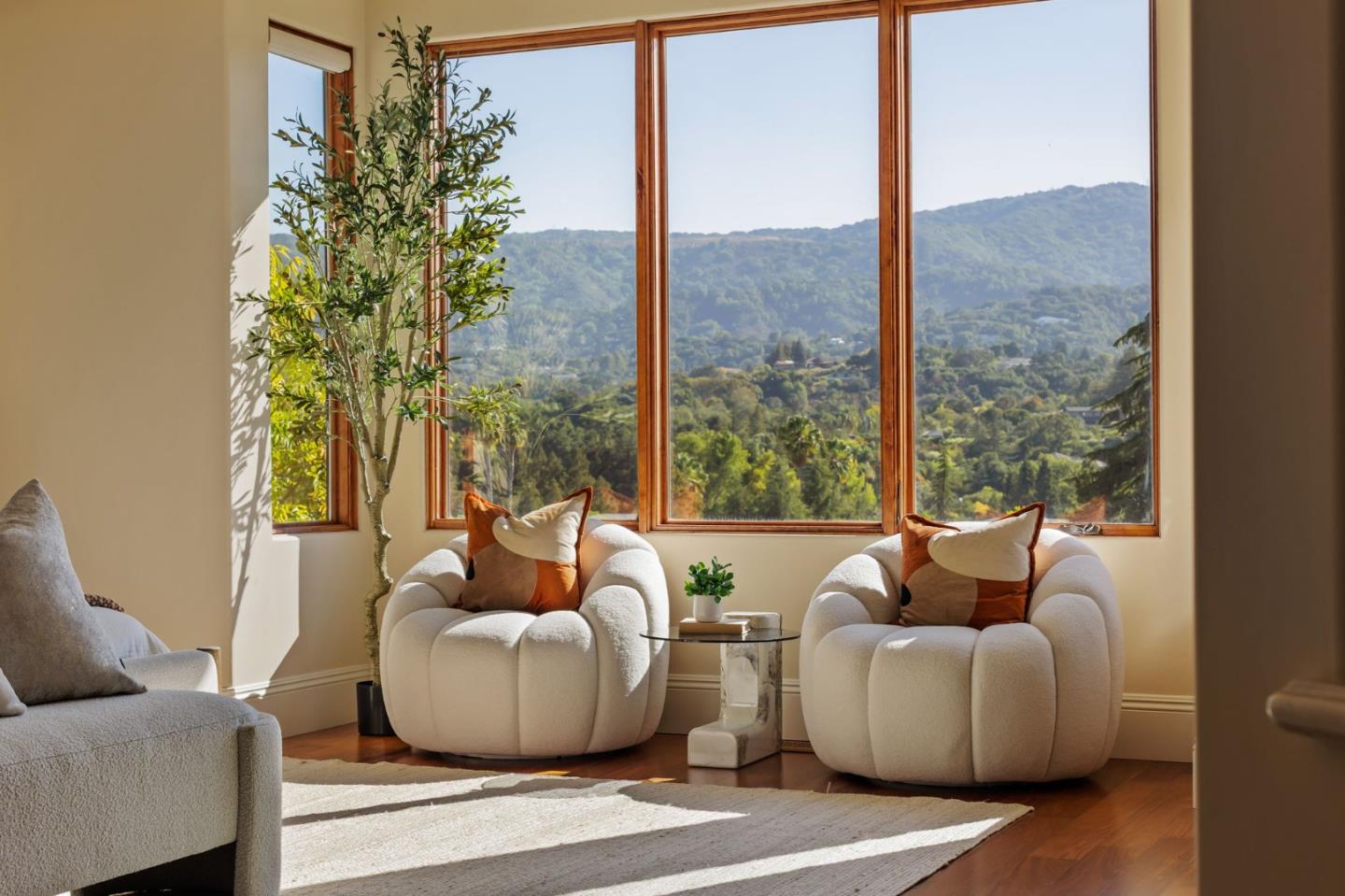 Detail Gallery Image 21 of 37 For 24570 Ruth Lee Ct, Los Altos,  CA 94024 - 5 Beds | 4/2 Baths