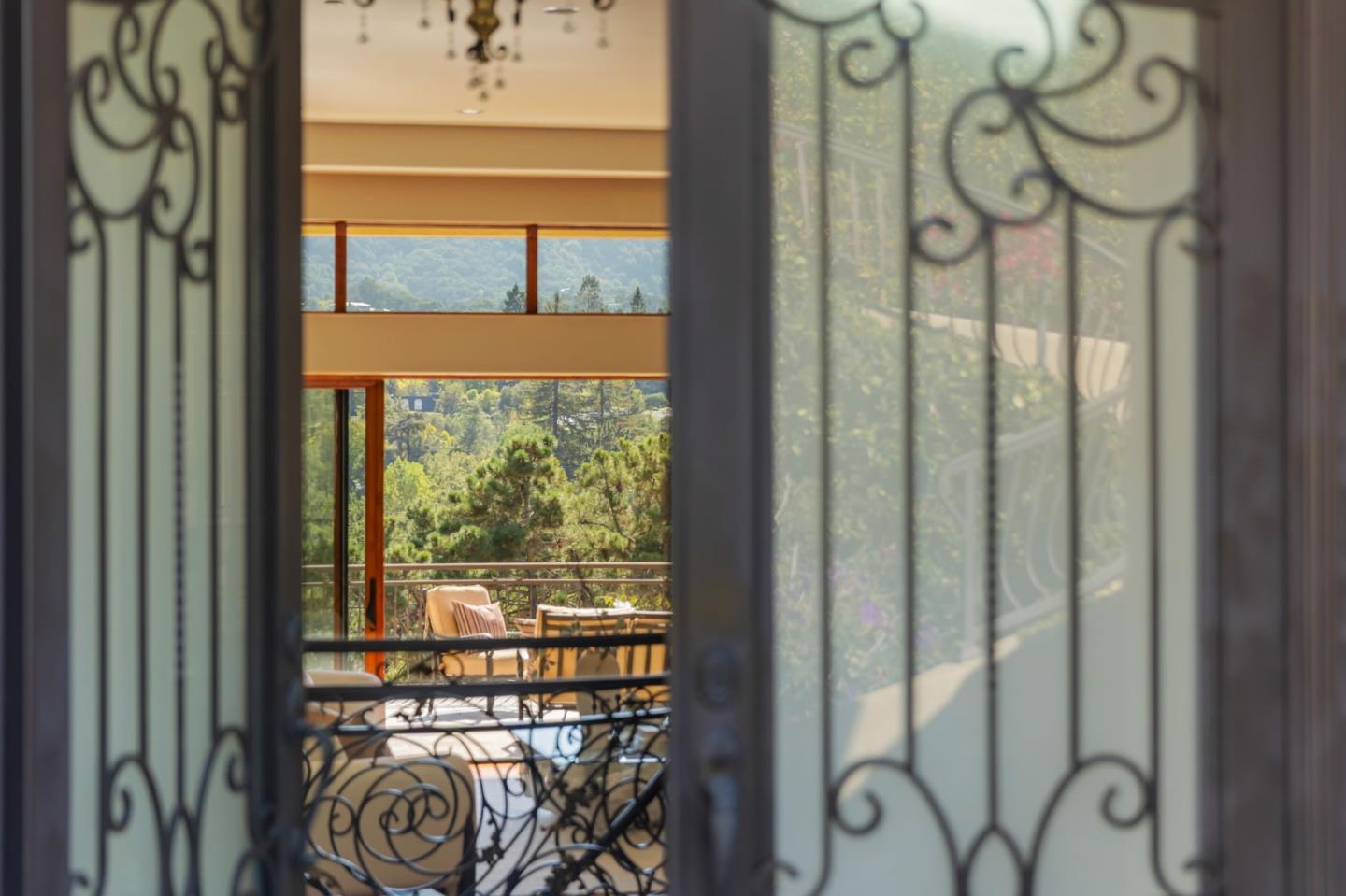 Detail Gallery Image 3 of 37 For 24570 Ruth Lee Ct, Los Altos,  CA 94024 - 5 Beds | 4/2 Baths