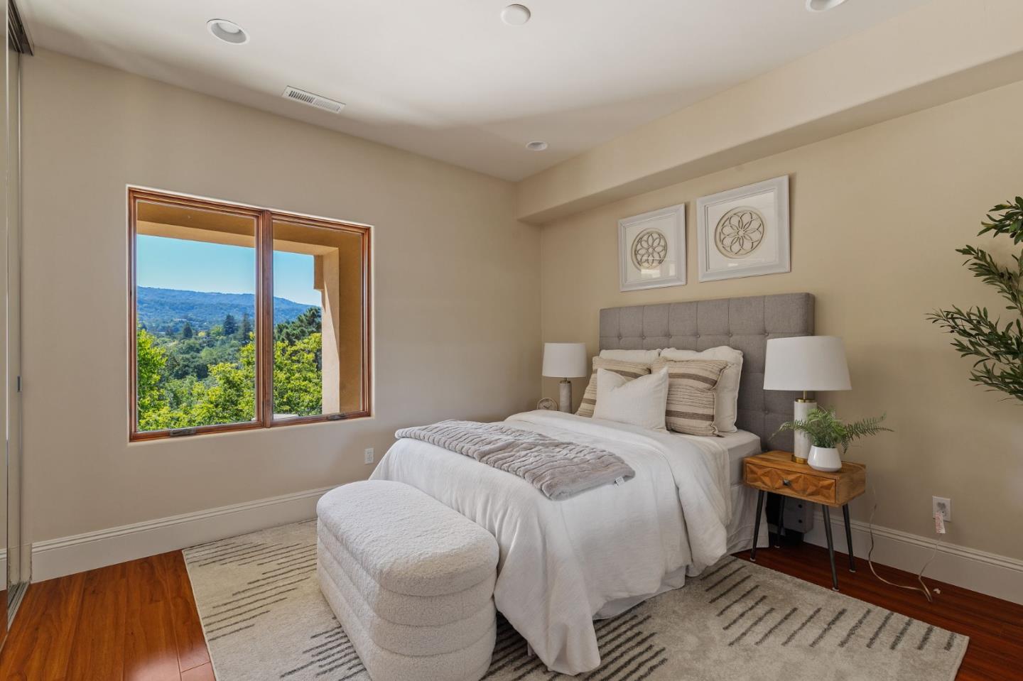 Detail Gallery Image 31 of 37 For 24570 Ruth Lee Ct, Los Altos,  CA 94024 - 5 Beds | 4/2 Baths