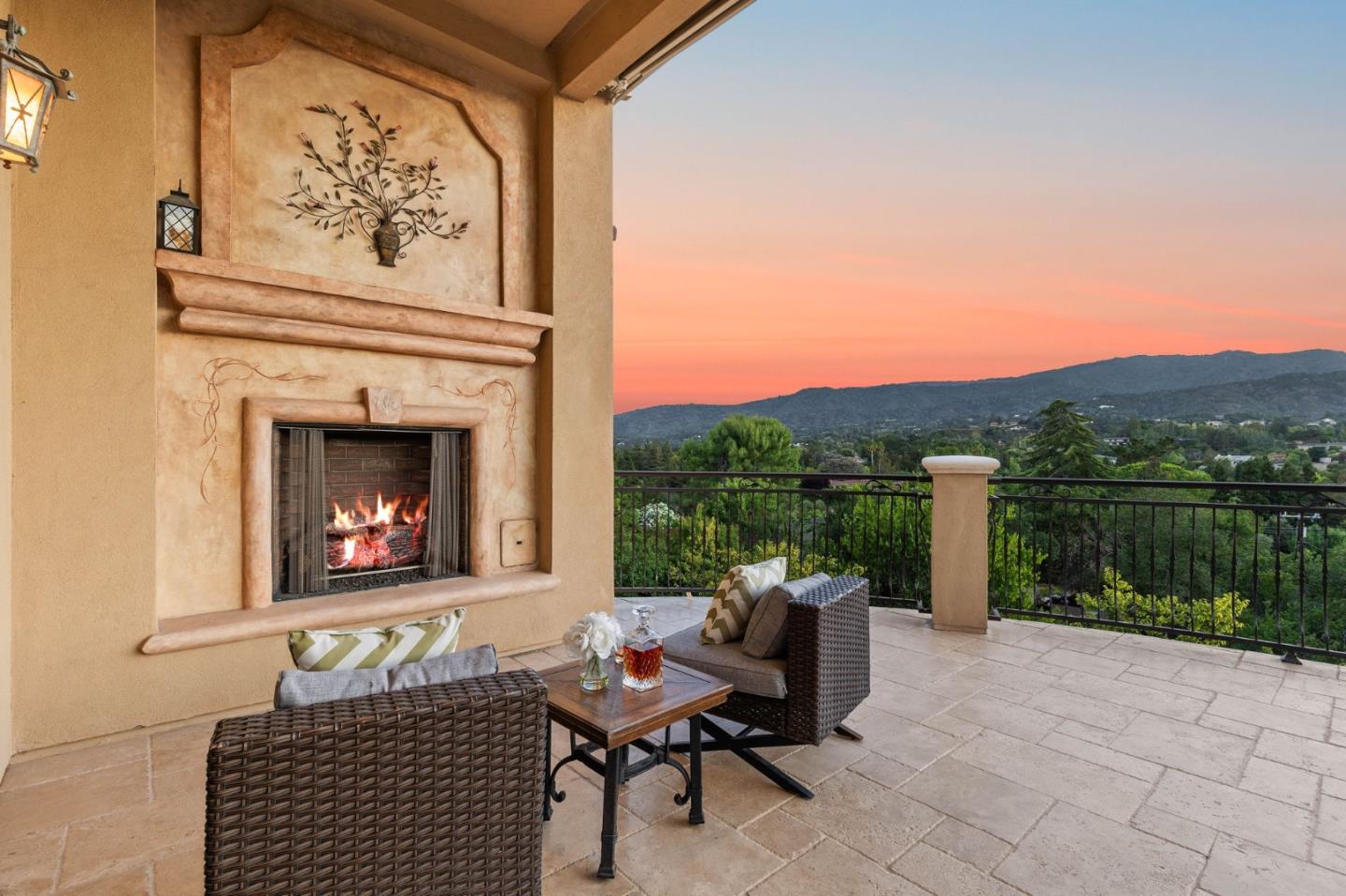 Detail Gallery Image 4 of 37 For 24570 Ruth Lee Ct, Los Altos,  CA 94024 - 5 Beds | 4/2 Baths