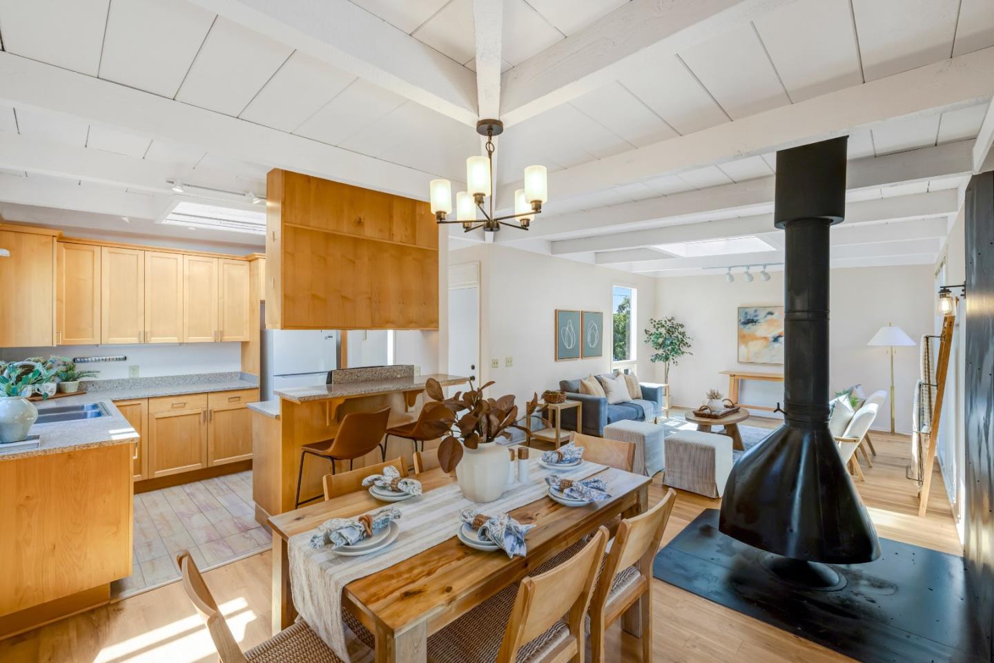 Detail Gallery Image 10 of 44 For 229 7th St, Pacific Grove,  CA 93950 - 3 Beds | 2 Baths