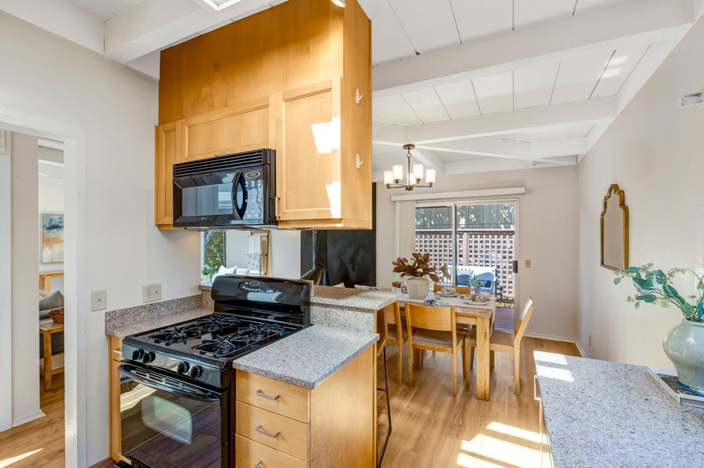Detail Gallery Image 12 of 44 For 229 7th St, Pacific Grove,  CA 93950 - 3 Beds | 2 Baths