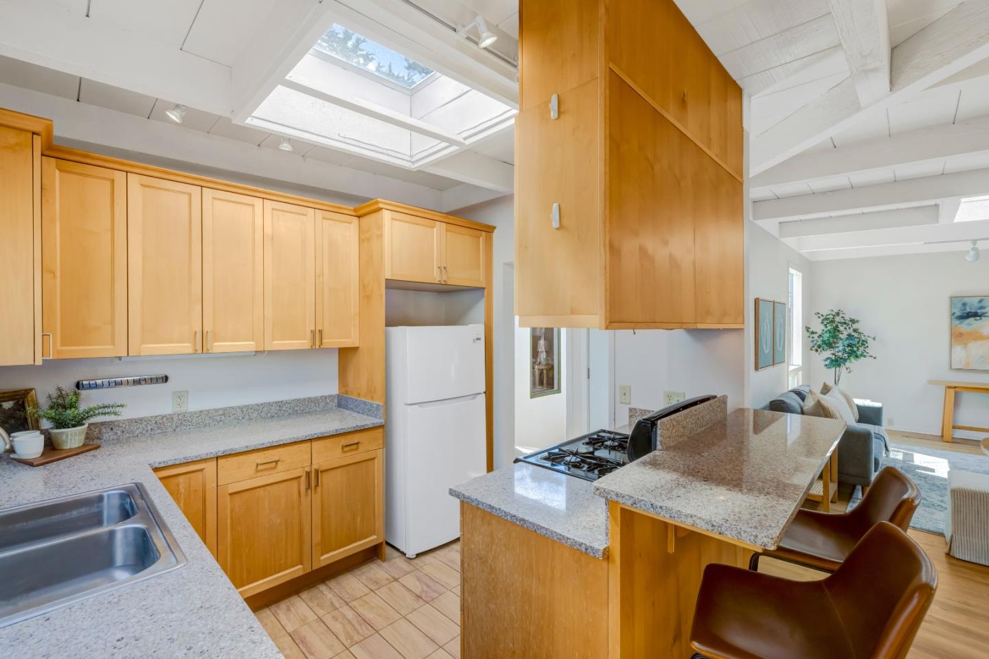 Detail Gallery Image 13 of 44 For 229 7th St, Pacific Grove,  CA 93950 - 3 Beds | 2 Baths