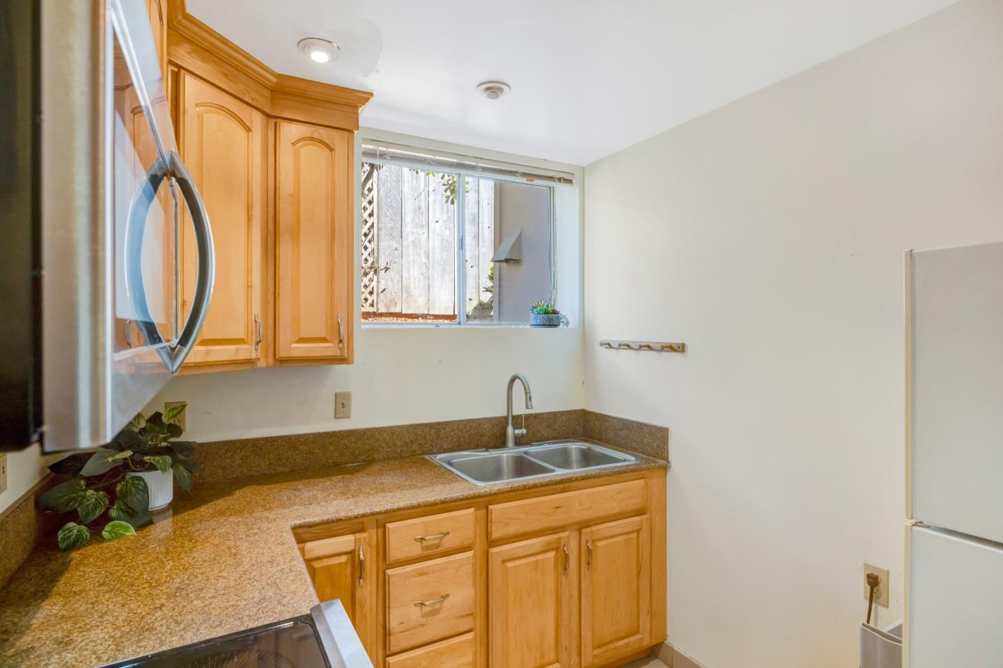 Detail Gallery Image 25 of 44 For 229 7th St, Pacific Grove,  CA 93950 - 3 Beds | 2 Baths