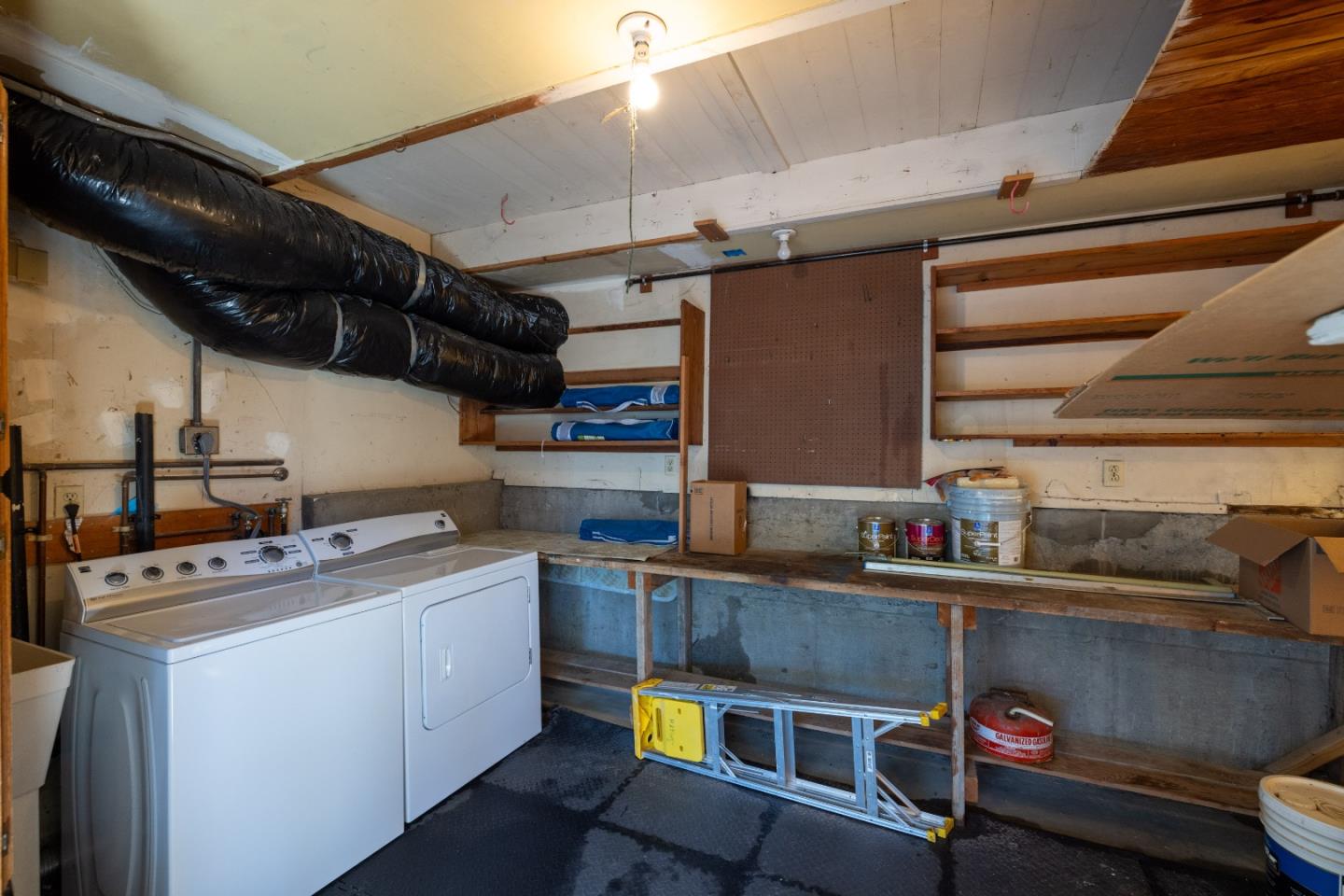 Detail Gallery Image 34 of 44 For 229 7th St, Pacific Grove,  CA 93950 - 3 Beds | 2 Baths