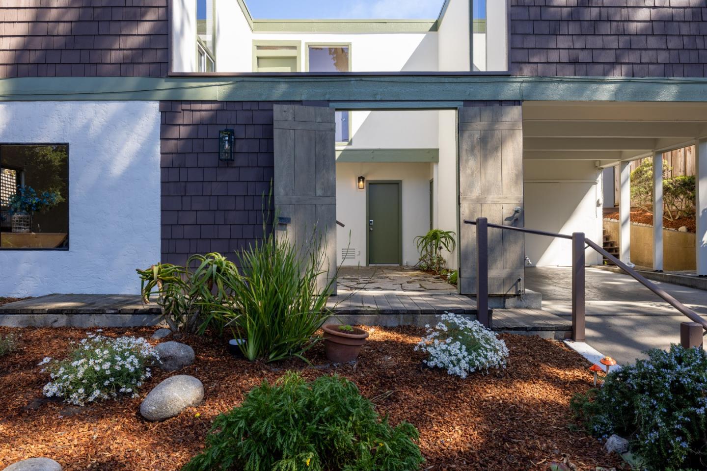 Detail Gallery Image 4 of 44 For 229 7th St, Pacific Grove,  CA 93950 - 3 Beds | 2 Baths