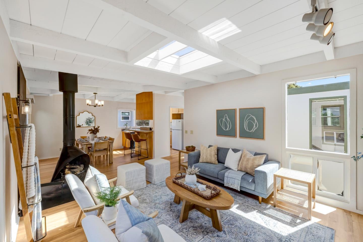 Detail Gallery Image 7 of 44 For 229 7th St, Pacific Grove,  CA 93950 - 3 Beds | 2 Baths