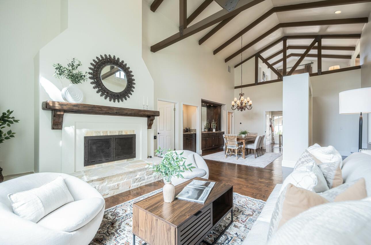 Detail Gallery Image 10 of 66 For 25603 Creekview Cir, Salinas,  CA 93908 - 4 Beds | 3 Baths