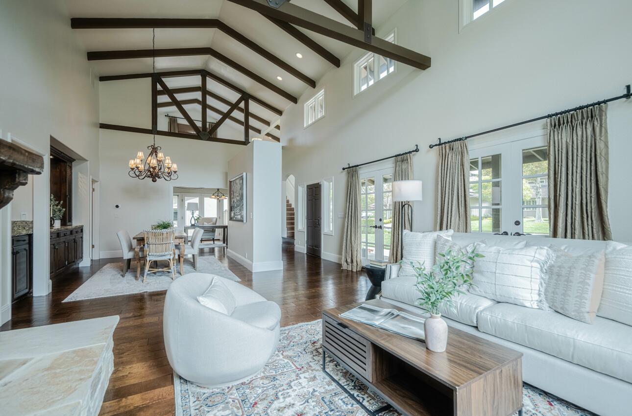 Detail Gallery Image 11 of 66 For 25603 Creekview Cir, Salinas,  CA 93908 - 4 Beds | 3 Baths
