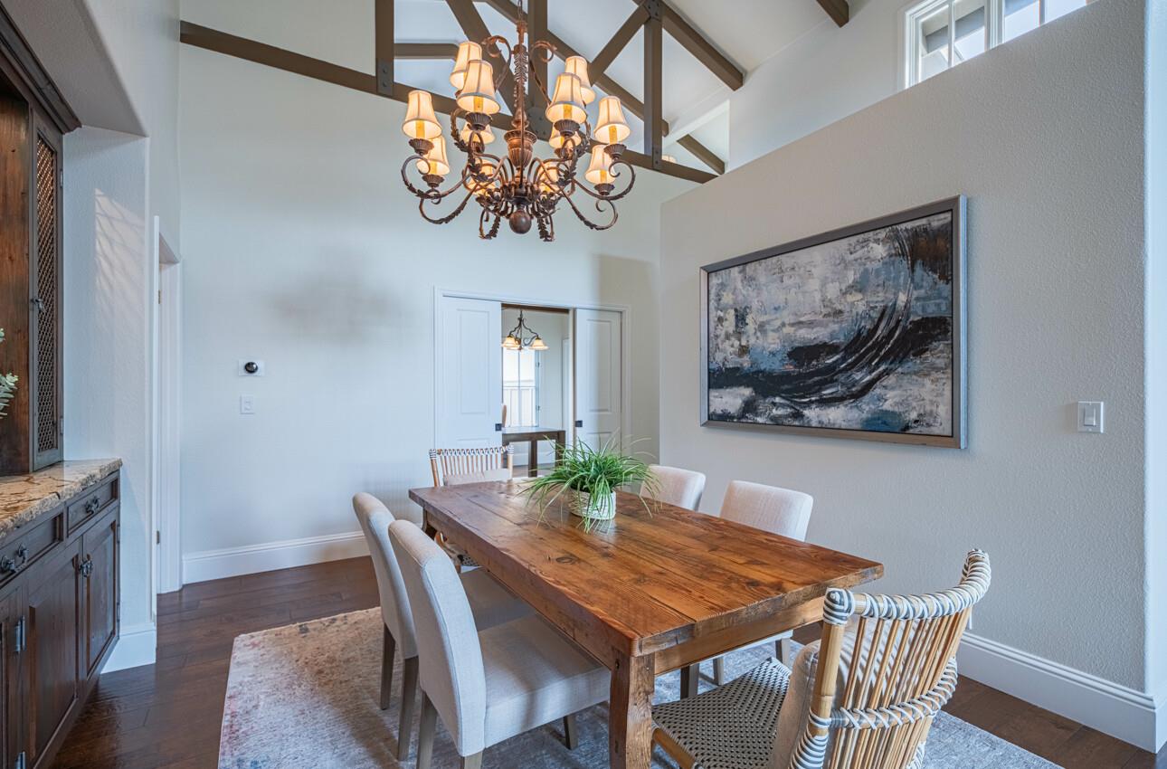 Detail Gallery Image 13 of 66 For 25603 Creekview Cir, Salinas,  CA 93908 - 4 Beds | 3 Baths
