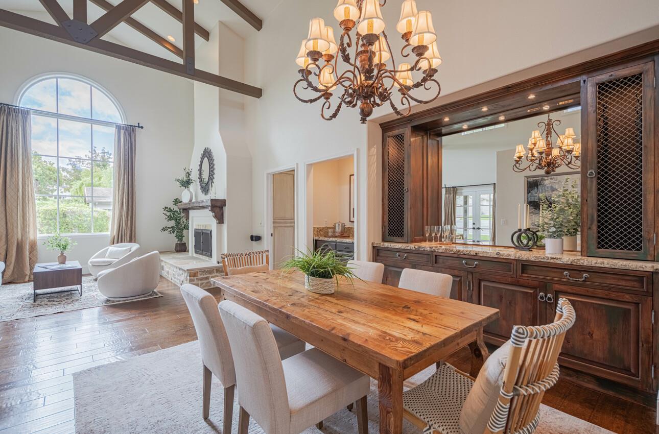 Detail Gallery Image 14 of 66 For 25603 Creekview Cir, Salinas,  CA 93908 - 4 Beds | 3 Baths
