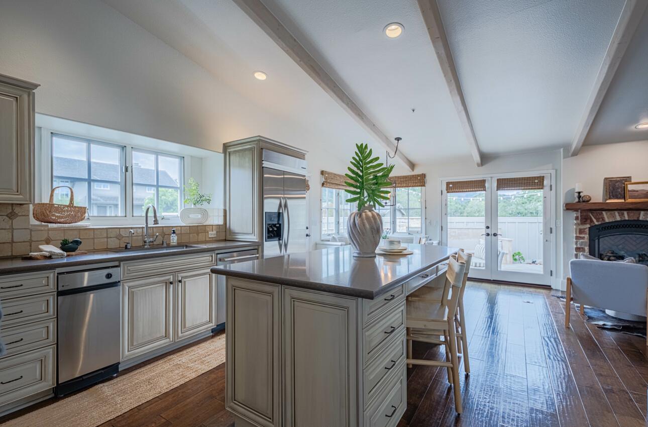 Detail Gallery Image 16 of 66 For 25603 Creekview Cir, Salinas,  CA 93908 - 4 Beds | 3 Baths