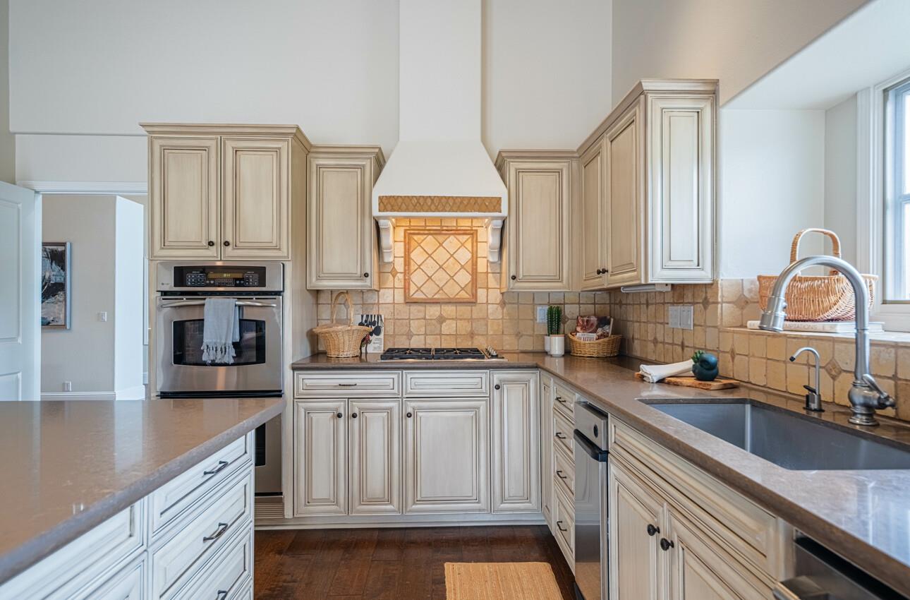 Detail Gallery Image 18 of 66 For 25603 Creekview Cir, Salinas,  CA 93908 - 4 Beds | 3 Baths
