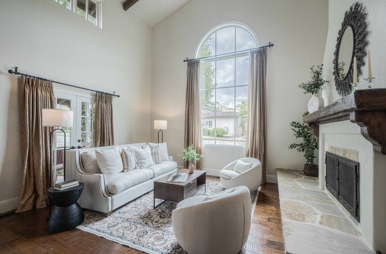 Detail Gallery Image 9 of 66 For 25603 Creekview Cir, Salinas,  CA 93908 - 4 Beds | 3 Baths