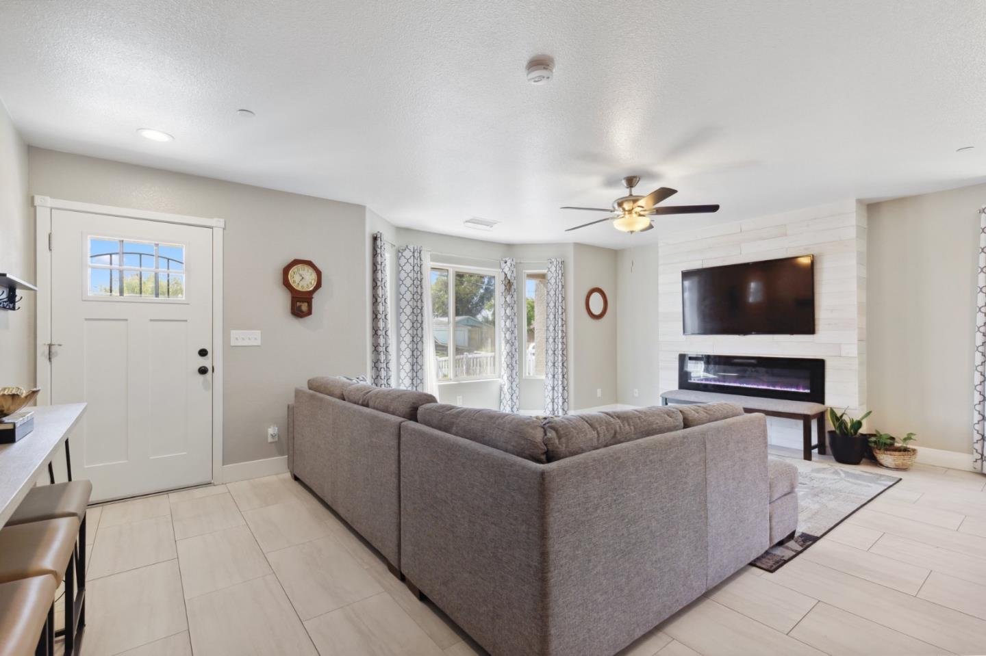 Detail Gallery Image 5 of 21 For 22356 Arnott Dr, Chowchilla,  CA 93610 - 3 Beds | 2 Baths