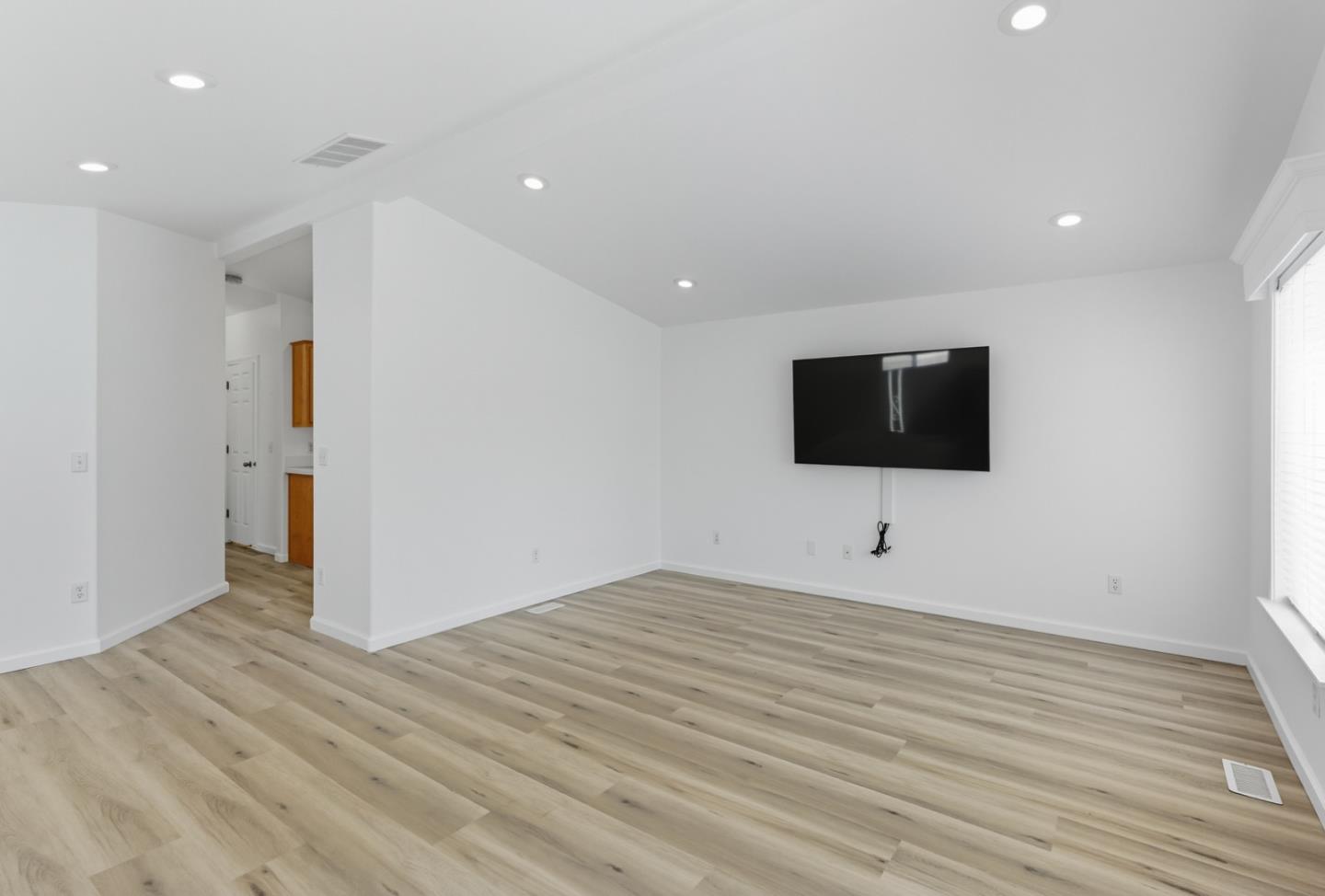 Detail Gallery Image 13 of 23 For 6011 Scotts Valley Dr #15,  Scotts Valley,  CA 95066 - 4 Beds | 2 Baths